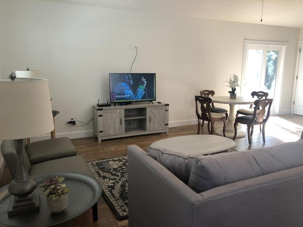 Modern, Upscale, And New Blue Bungalow In The Heart Of Downtown St Augustine Сент-Огастин Экстерьер фото