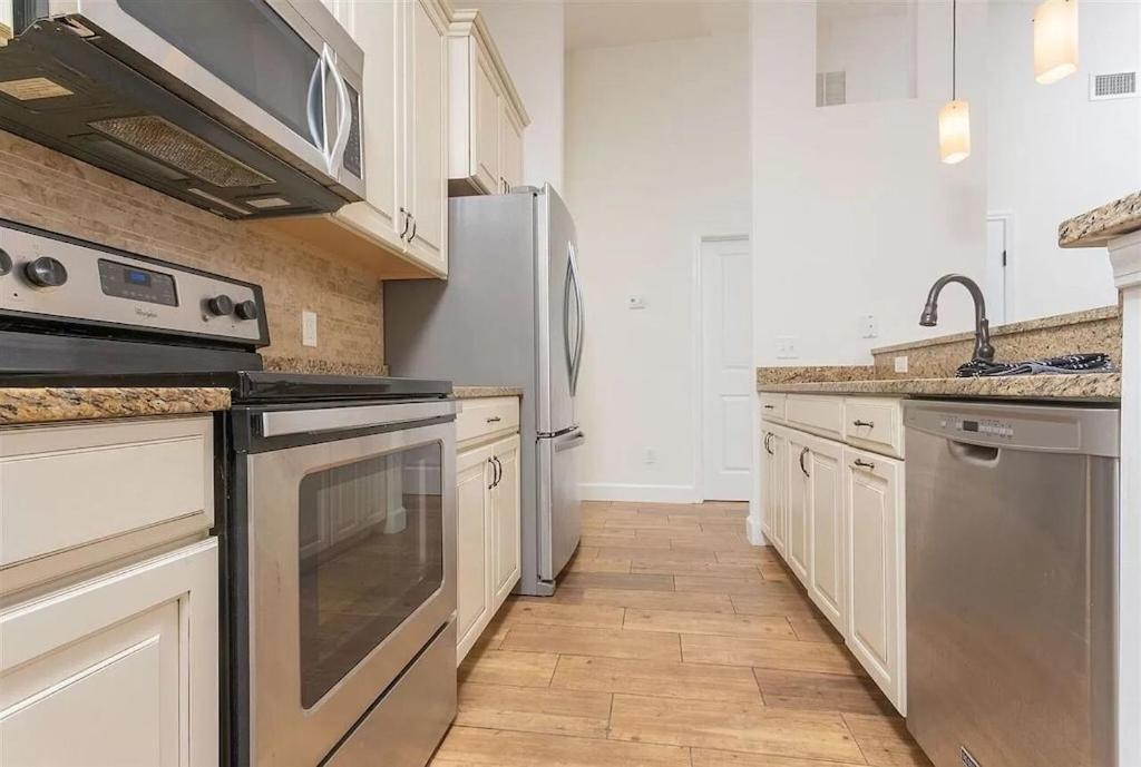 Modern, Upscale, And New Blue Bungalow In The Heart Of Downtown St Augustine Сент-Огастин Экстерьер фото